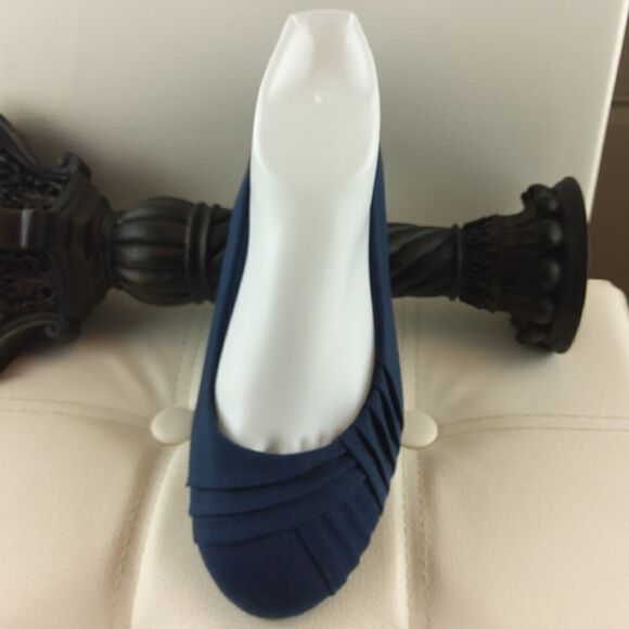 American Eagle navy blue flat shoe (one shoe) - Picture 3 of 12